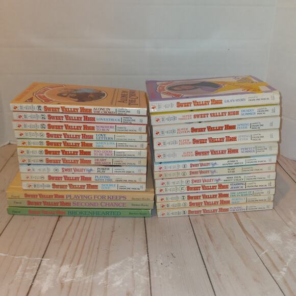 Sweet Valley High Vintage Book lot of 25 Francine Pascal - Picture 1 of 8